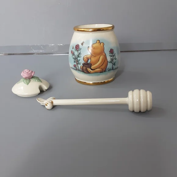 This Lenox Disney Classic Winnie the Pooh Honey Pot - Picture 8 of 16